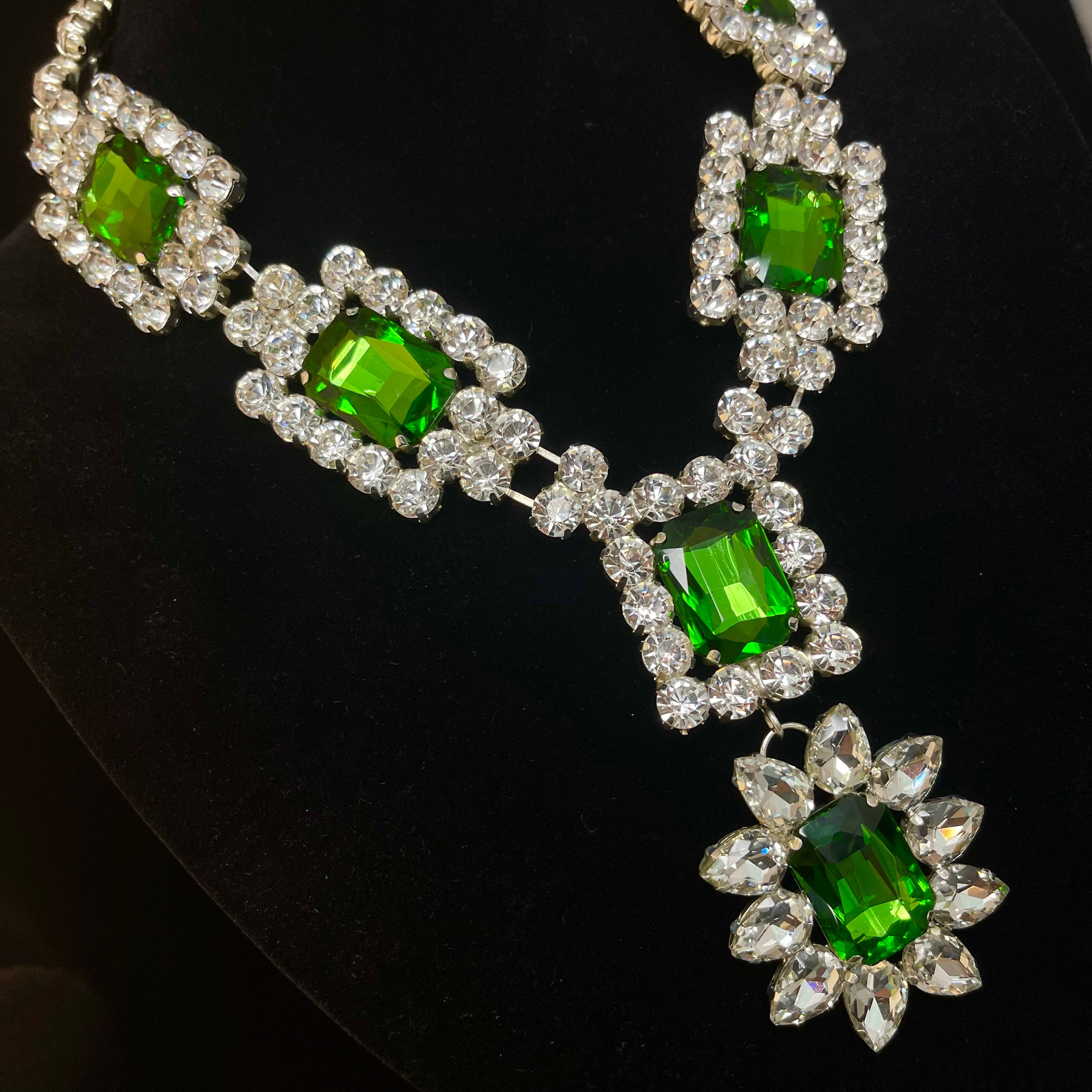 Elizabeth taylor store bulgari emerald necklace